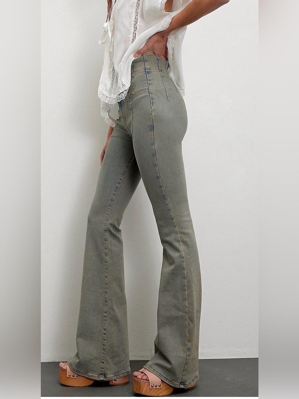 We The Free Jayde Flare Jeans Size 30
